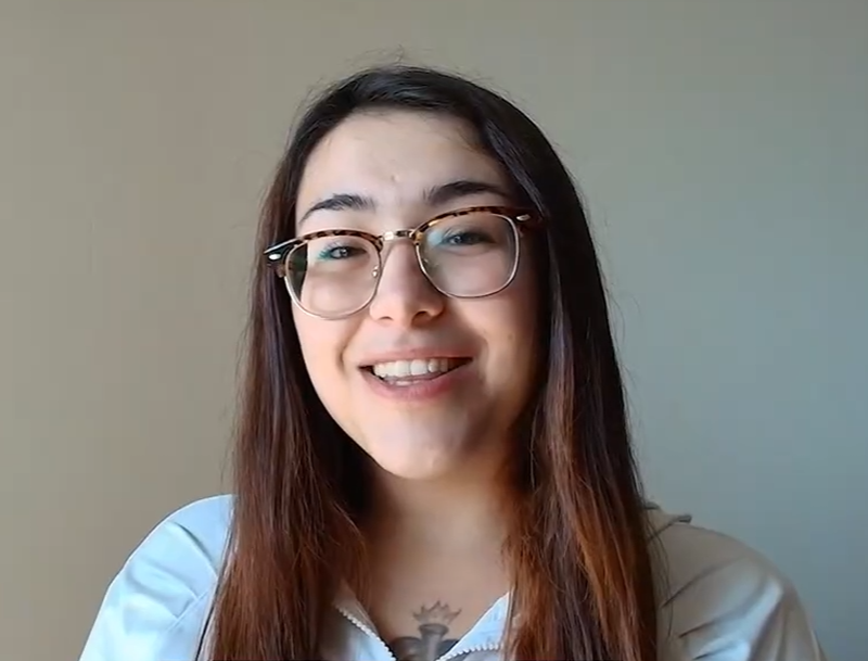 Lindsey, the founder of Your Website Mom
